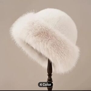 New Elegant White Fur Hat #946,947-270-232